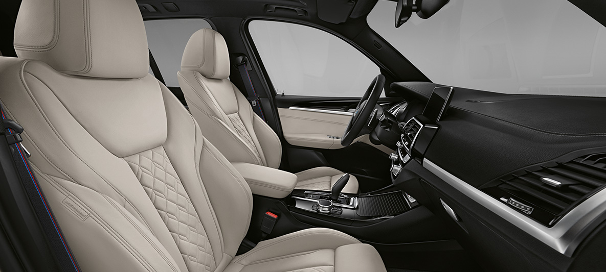 BMW X3, rozszerzona tapicerka BMW Individual ze skóry Merino o delikatnej fakturze w kolorze kości słoniowej BMW X3, rozszerzona tapicerka BMW Individual ze skóry Merino o delikatnej fakturze w kolorze kości słoniowej
