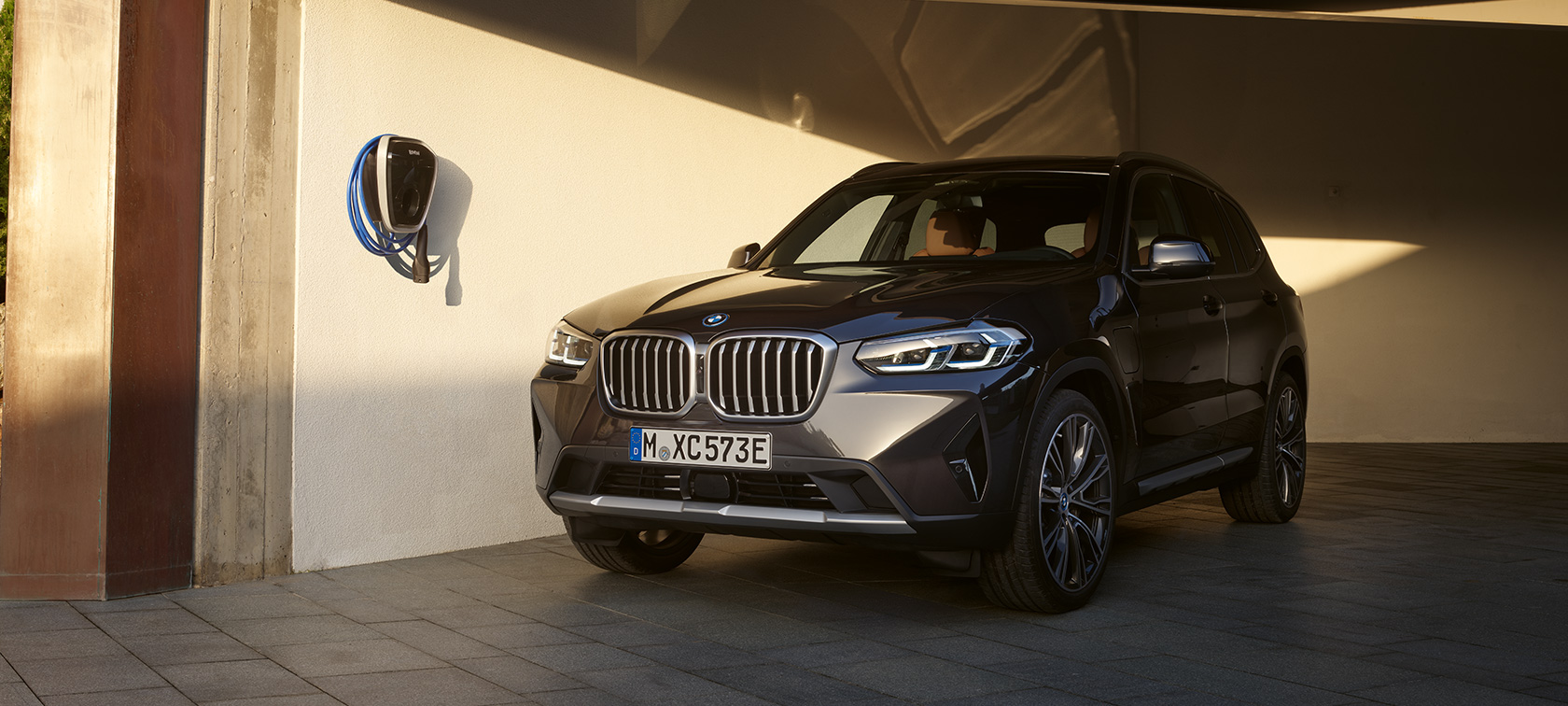 Hybryda plug-in BMW X3 xDrive30e G01 2021 szary Sophisto Hybryda plug-in BMW X3 xDrive30e G01 2021 szary Sophisto przedni półprofil na postoju