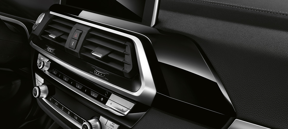 Listwy ozdobne BMW Individual, czarny lakier fortepianowy, BMW X4 Listwy ozdobne BMW Individual, czarny lakier fortepianowy, BMW X4 G02 2018, wnętrze