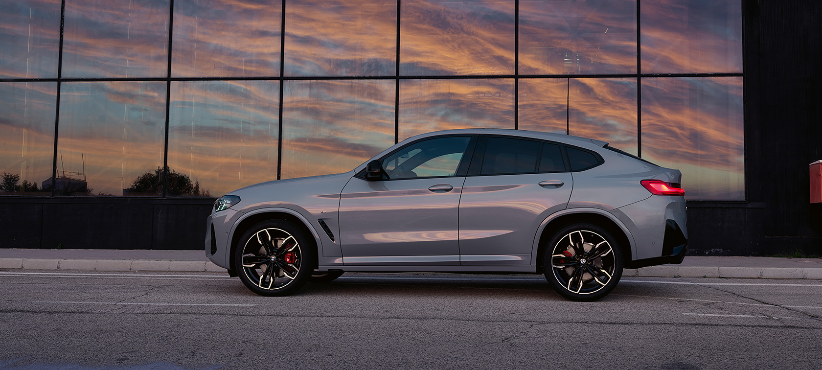 BMW X4 G02 2021 szary Brooklyn widok z&nbsp;boku