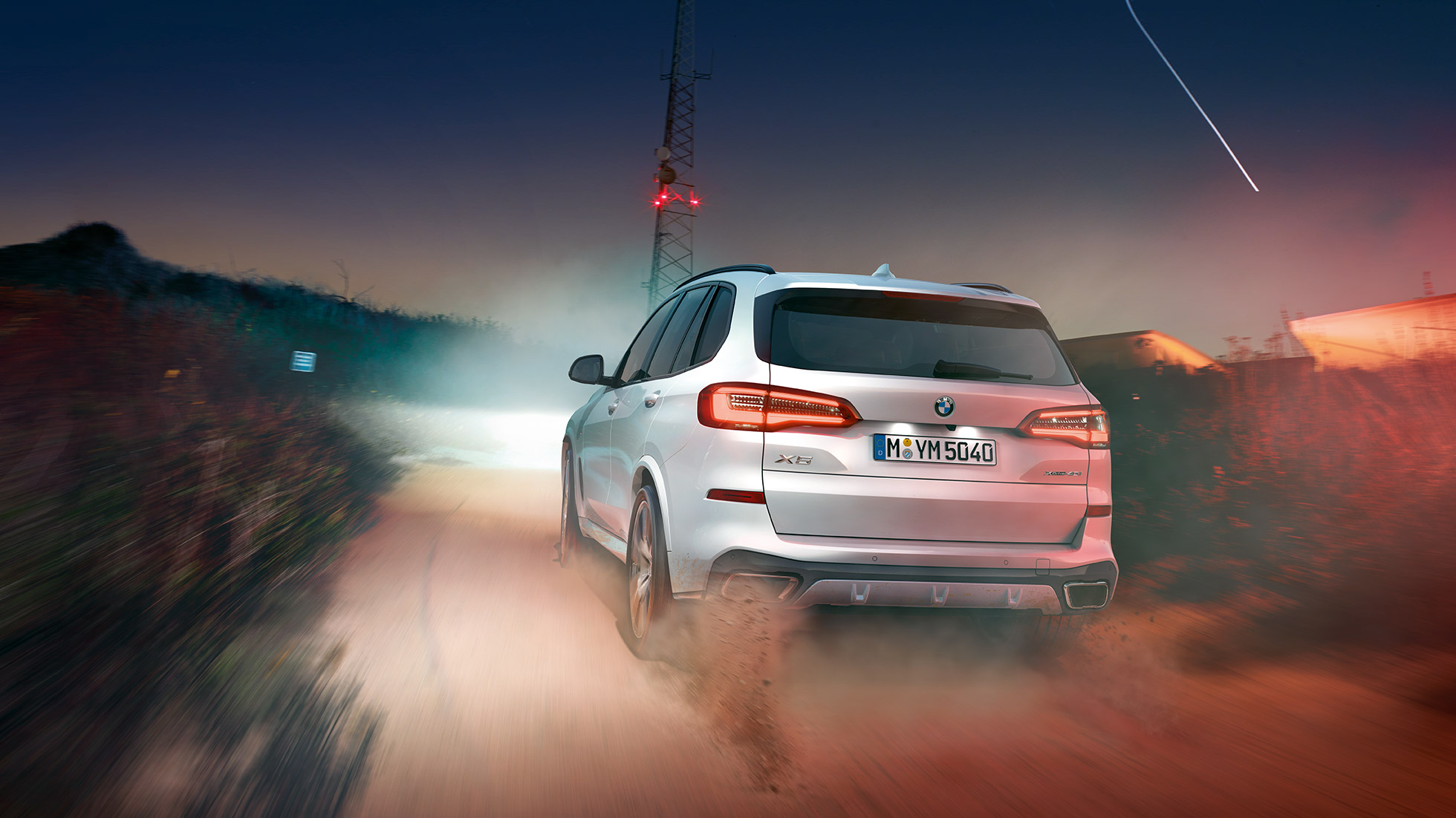 BMW X5 xDrive40i, widok z tyłu BMW X5 xDrive40i G05 2018, biel mineralna, metalizowany, widok z tyłu