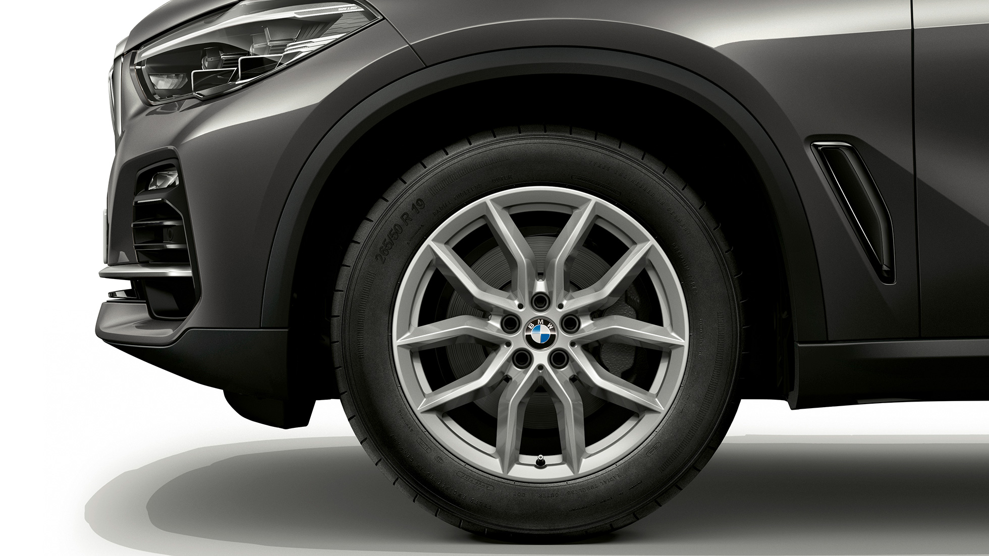 Model podstawowyBMW X5 xDrive30d, przedni półprofil z obręczą koła Model podstawowyBMW X5 xDrive30d G05 2018, szary Sophisto z brylantowym połyskiem, metalizowany, przedni półprofil z obręczą koła