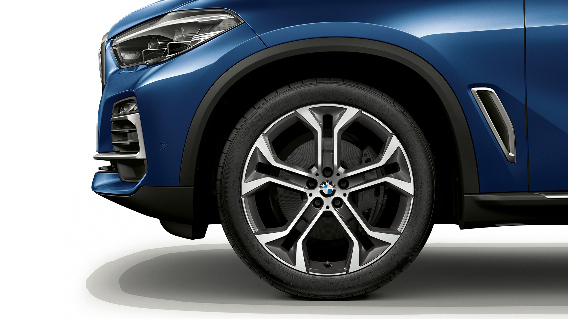 Model xLine BMW X5 xDrive40i, przedni półprofil z obręczą koła Model xLine BMW X5 xDrive40i G05 2018, niebieski Phytonic, metalizowany, przedni półprofil z obręczą koła