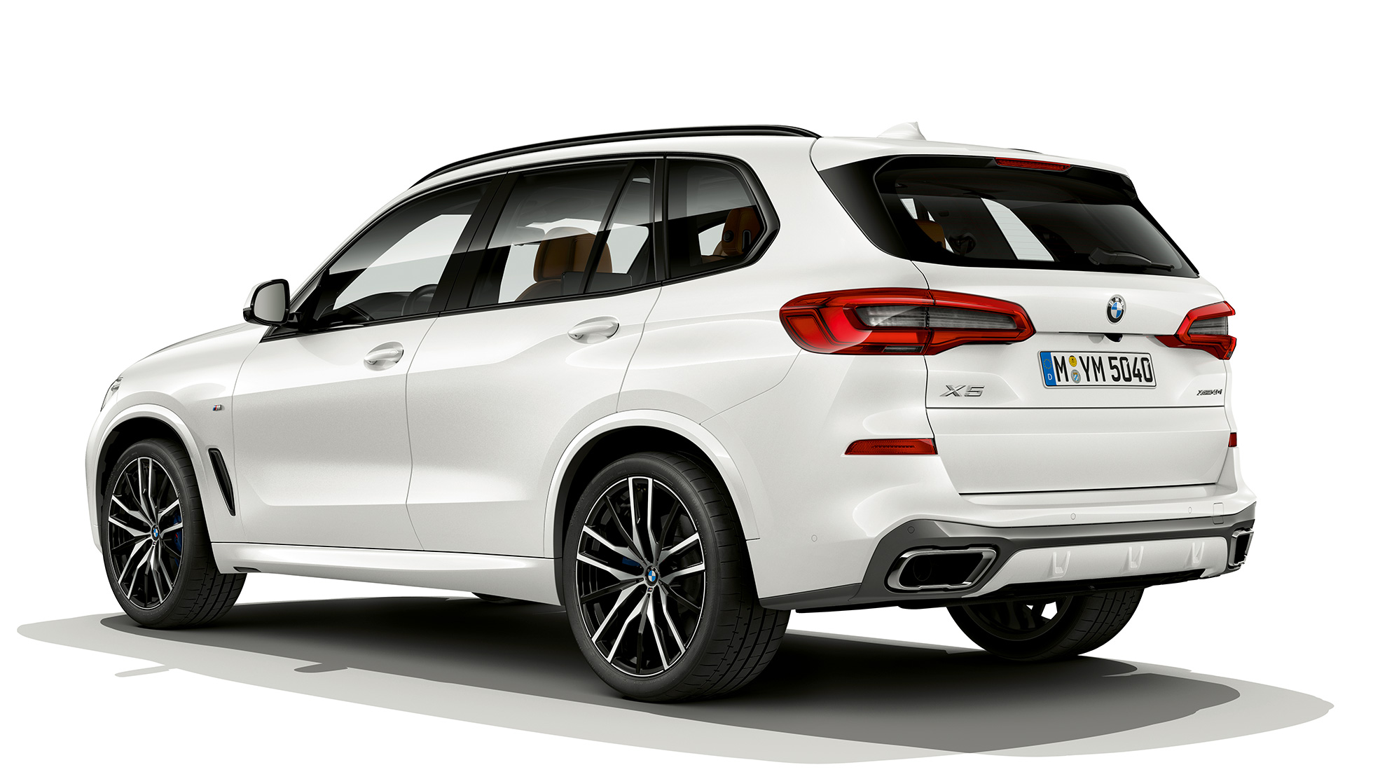 Model M Sport BMW X5 xDrive40i, tylny półprofil Model M Sport BMW X5 xDrive40i G05 2018, biel mineralna, metalizowany, tylny półprofil