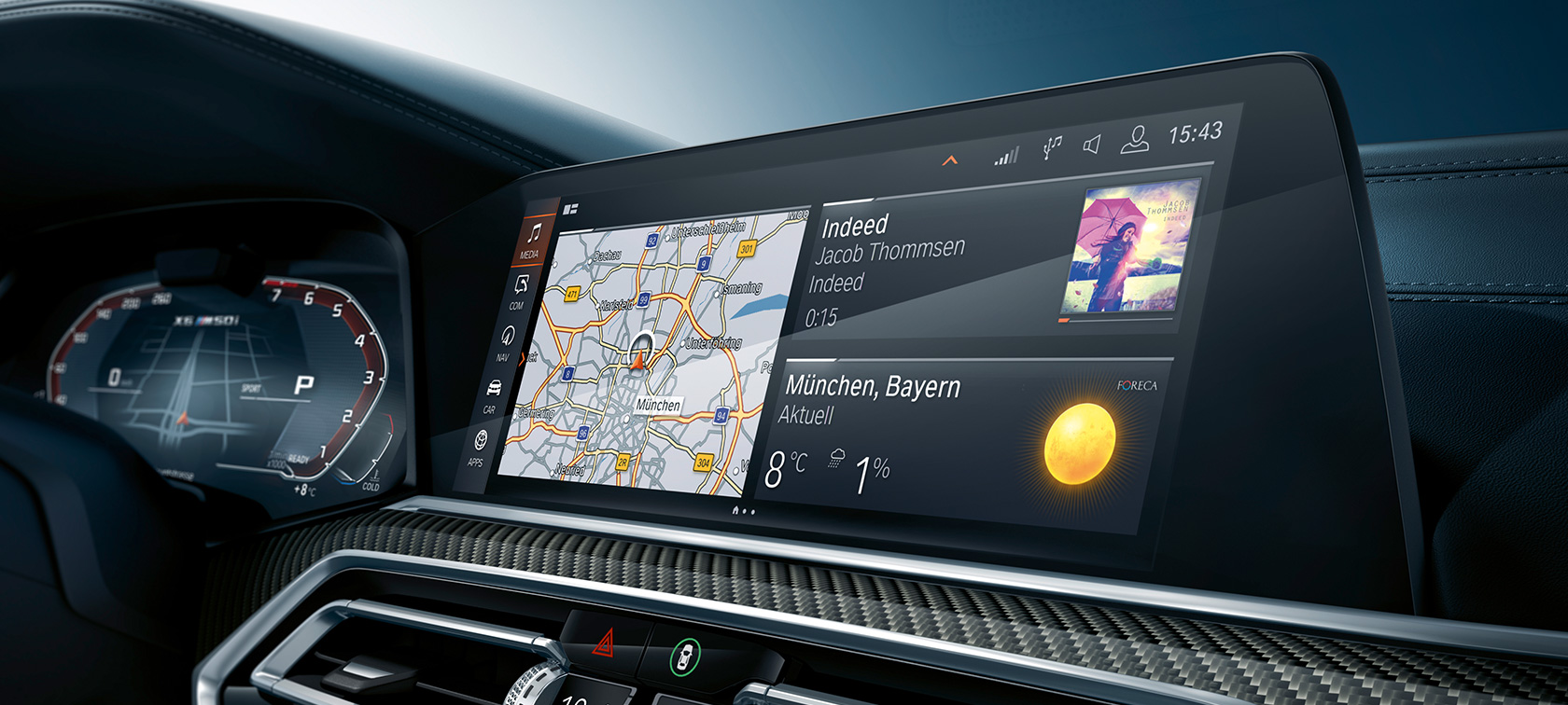 Kokpit z widokiem wyświetlacza Head-Up Display. Kokpit BMW X6 z widokiem wyświetlacza Head-Up Display.