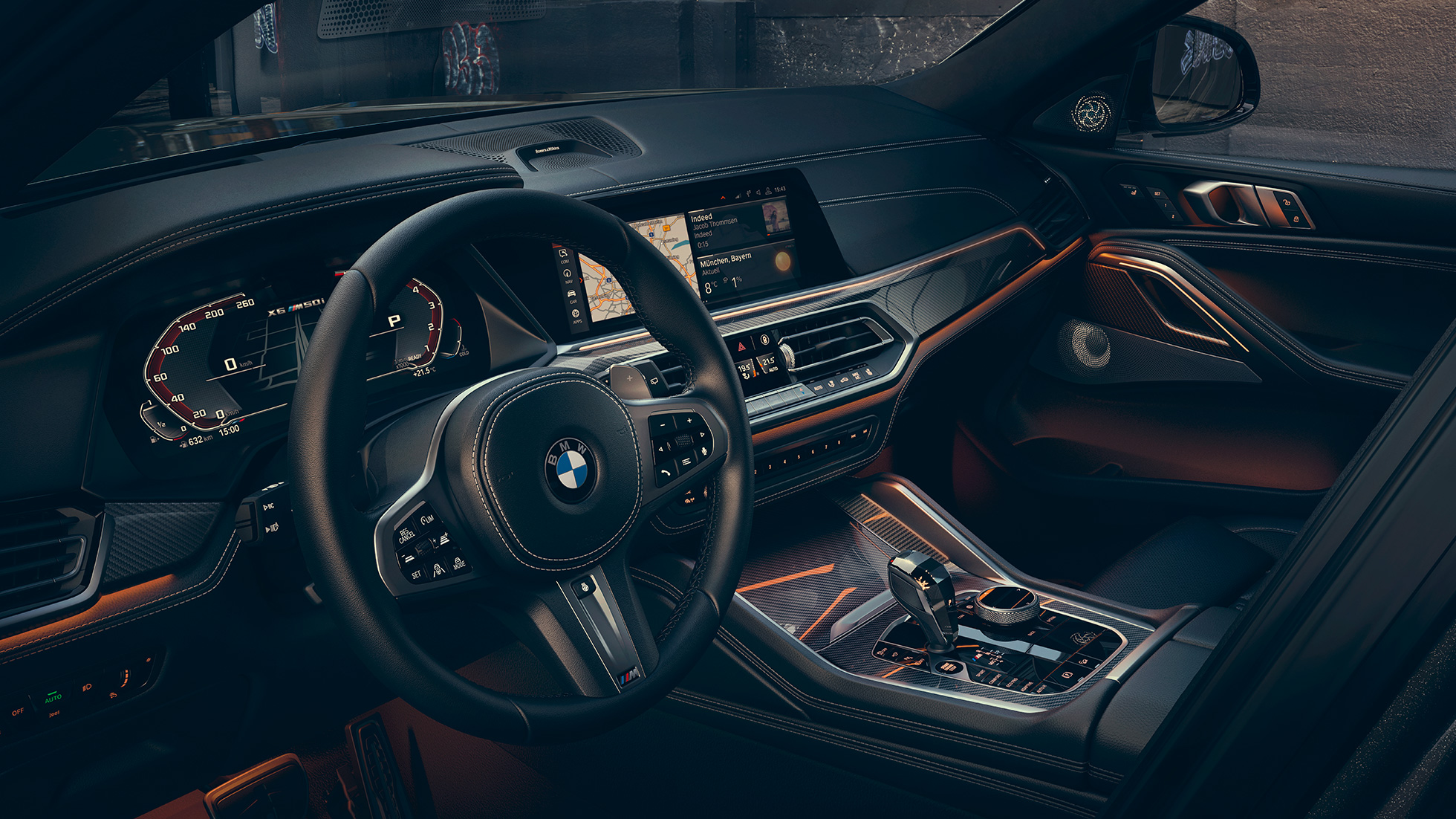 Kokpit z widokiem 12,3-calowych wyświetlaczy. Kokpit BMW X6 z widokiem 12,3-calowych wyświetlaczy.