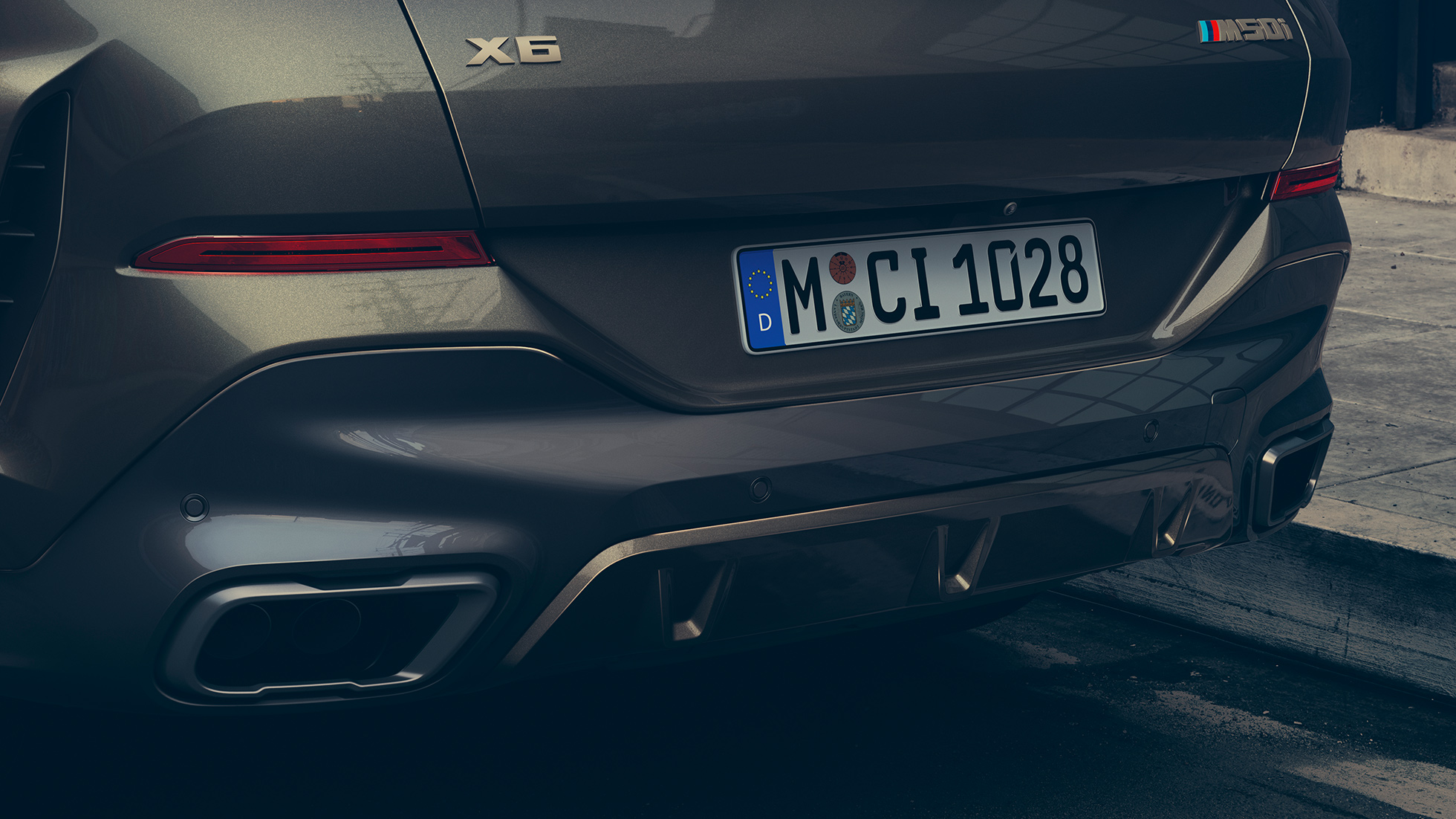 Sportowy układ wydechowy M w BMW X6. Zbliżenie na sportowy układ wydechowy M w BMW X6.