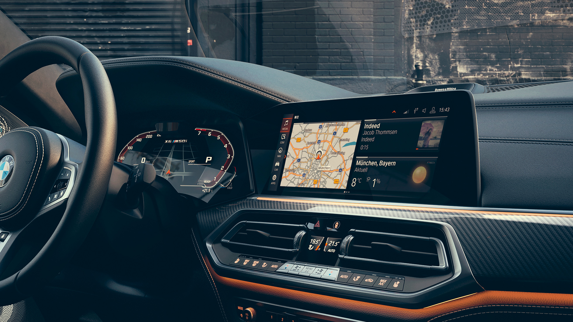 Kokpit z widokiem 12,3-calowych wyświetlaczy. Kokpit BMW X6 z widokiem 12,3-calowych wyświetlaczy.