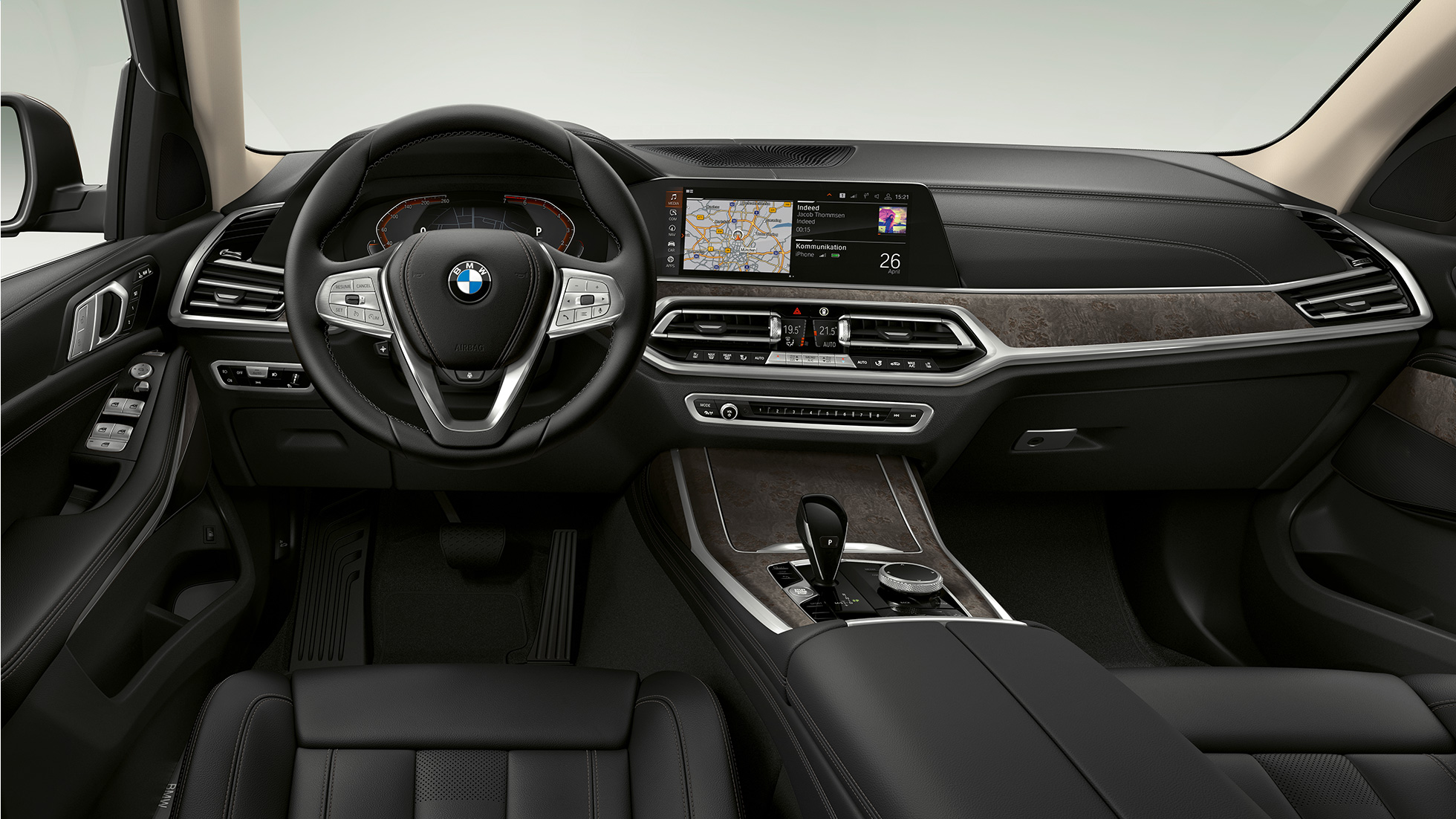 BMW X7, kokpit Frontalne zbliżenie kokpitu po stronie kierowcy BMW X7