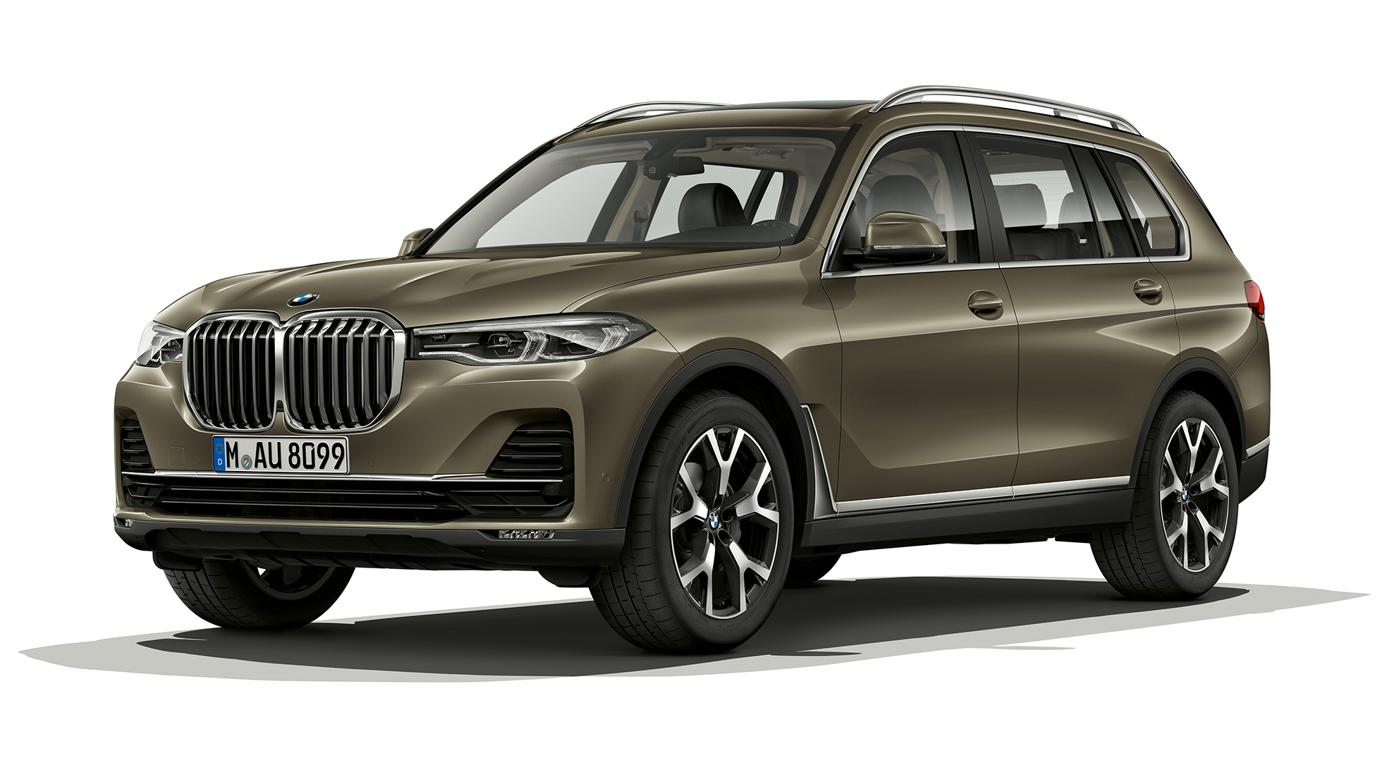 BMW X7 Ujęcie z półprofilu BMW X7 z przodu w brązie Vermont