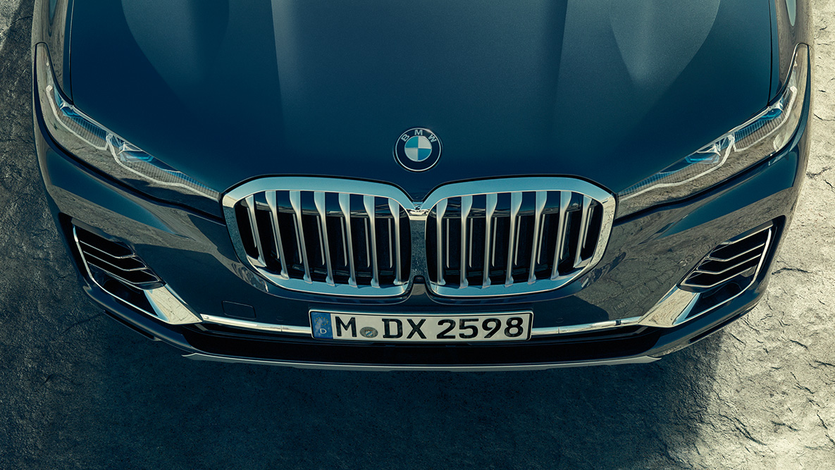 Atrapa chłodnicy BMW X7 Atrapa chłodnicy BMW: przód BMW X7 z lotu ptaka