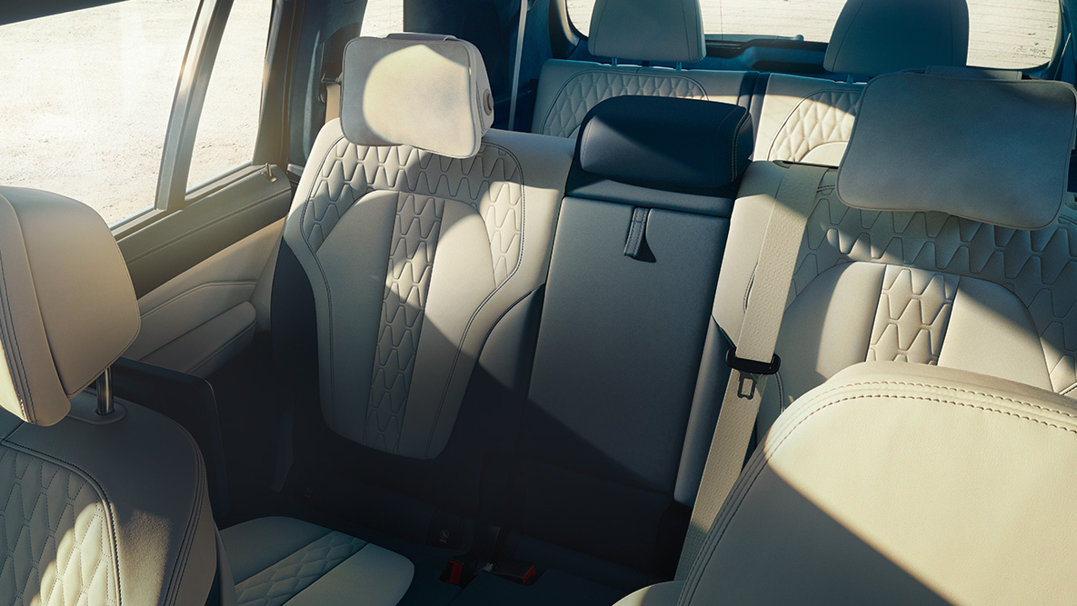 Fotele BMW X7 Ukośny widok z góry na siedem foteli BMW X7