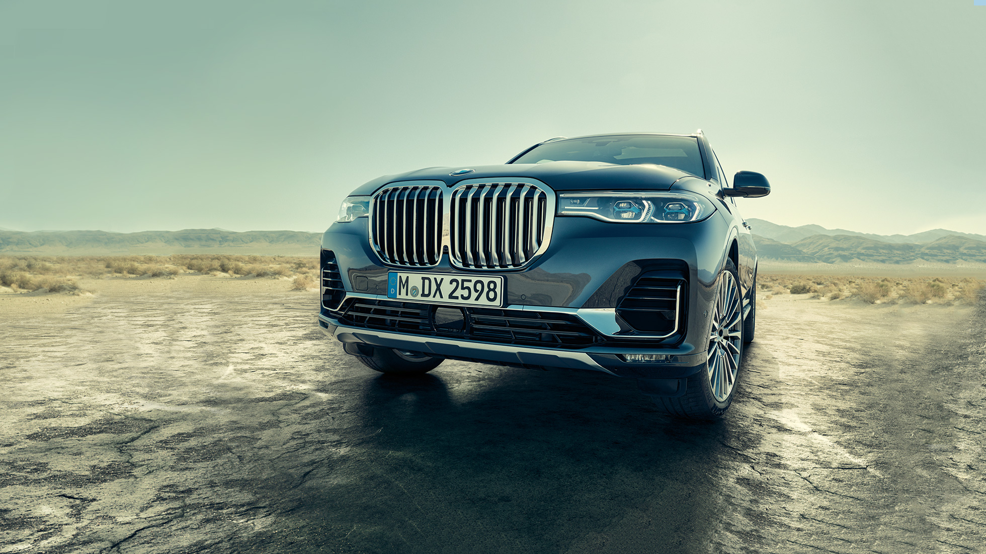 Wygląd zewnętrzny BMW X7, widok z dołu z ukosa Wygląd zewnętrzny BMW X7: widok z dołu z ukosa na przód