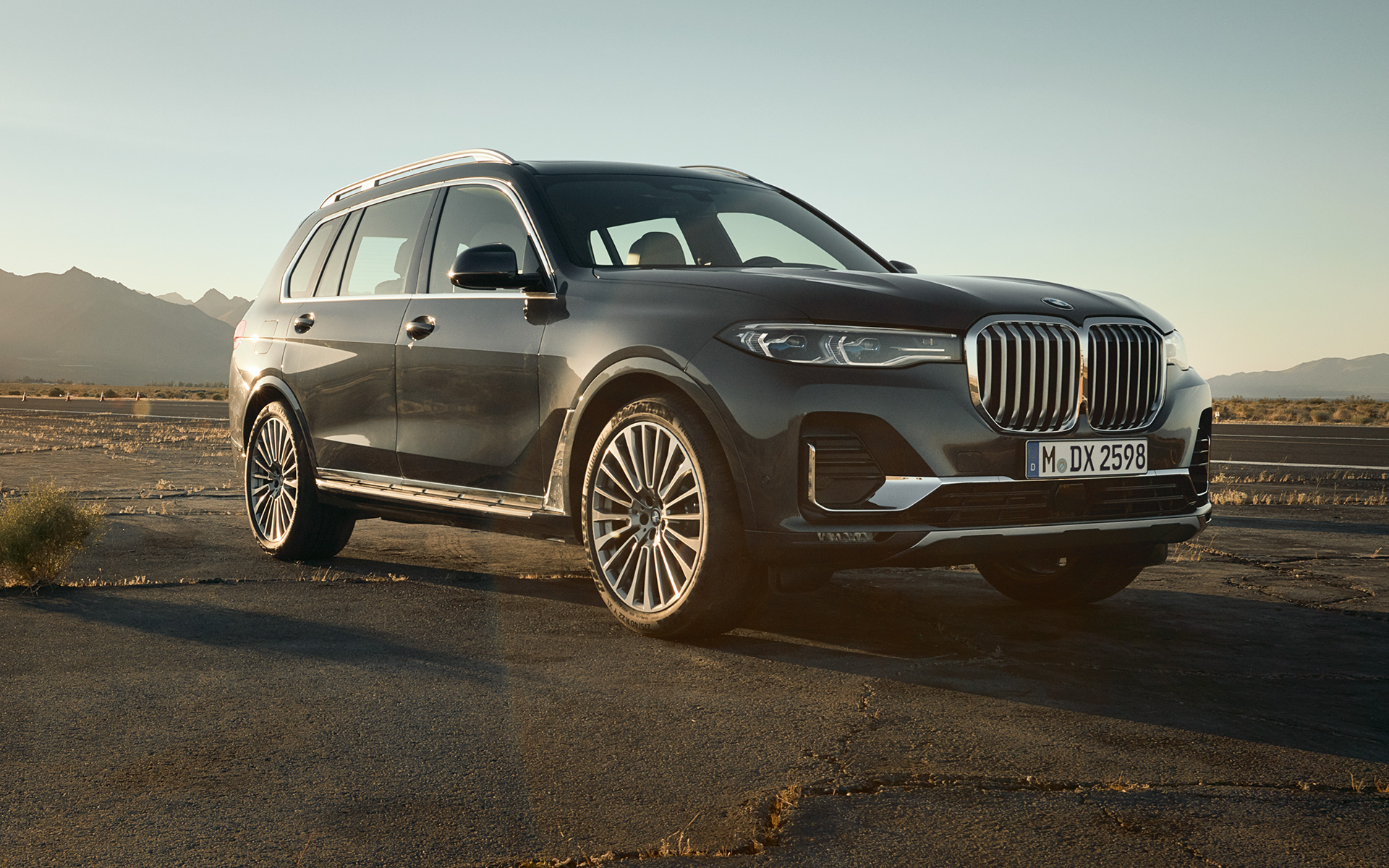 BMW X7 z Executive Drive Pro G07 2019 tylny półprofil BMW X7 z Executive Drive Pro G07 2019 tylny półprofil