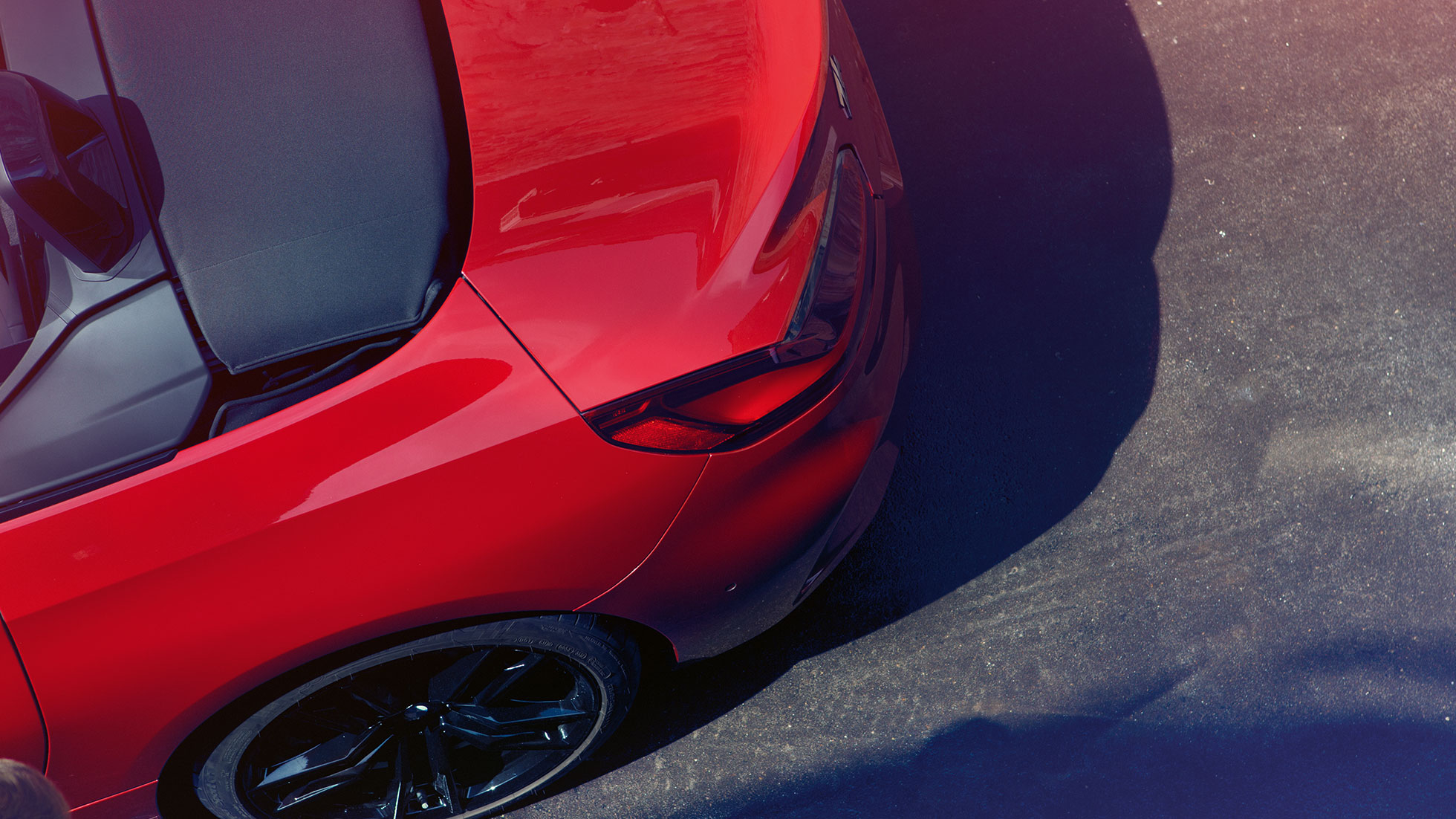 Tył i tylne koło BMW Z4 Roadster Widok z lotu ptaka tyłu i tylnego koła BMW Z4 Roadster