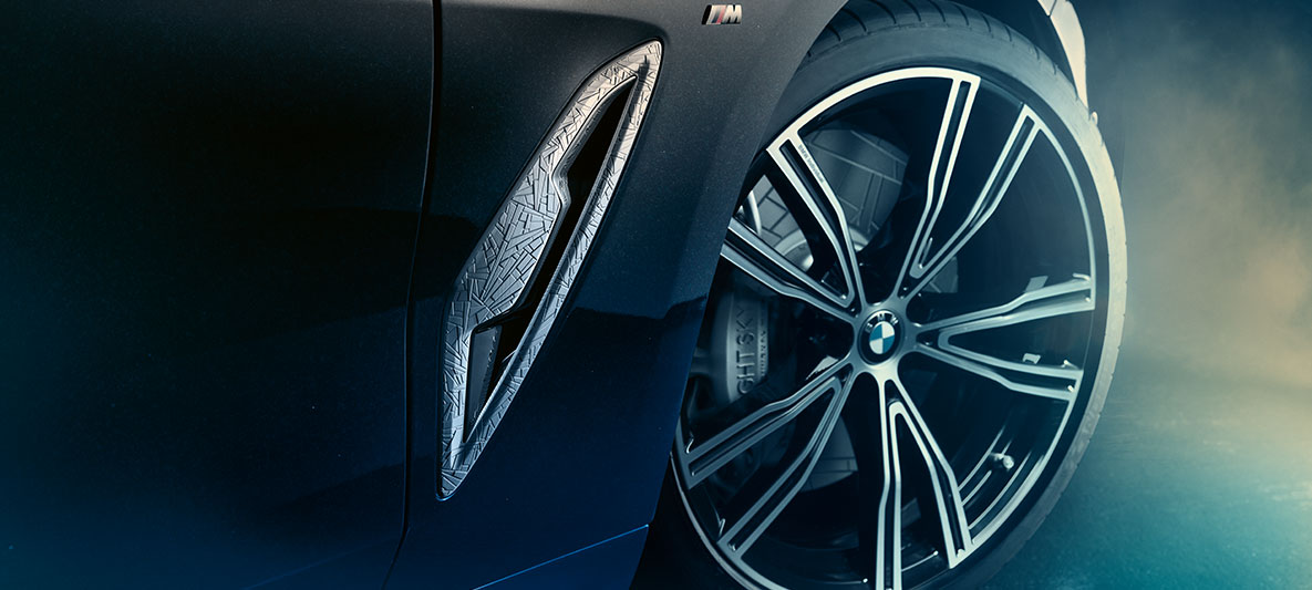 BMW Individual M850i NIGHT SKY, 20-calowe koła ze stopu lekkiego 20-calowe koła ze stopu lekkiego 730i V-shape w BMW Individual M850i NIGHT SKY - zbliżenie