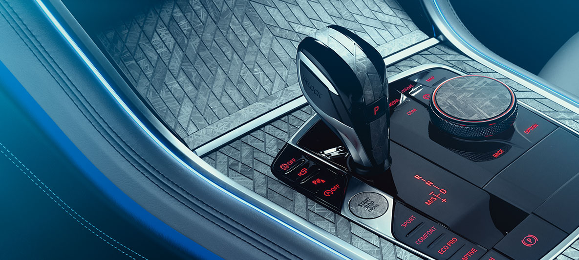 BMW Individual M850i NIGHT SKY, konsola środkowa Konsola środkowa w BMW Individual M850i NIGHT SKY w mozaikowej stylistyce
