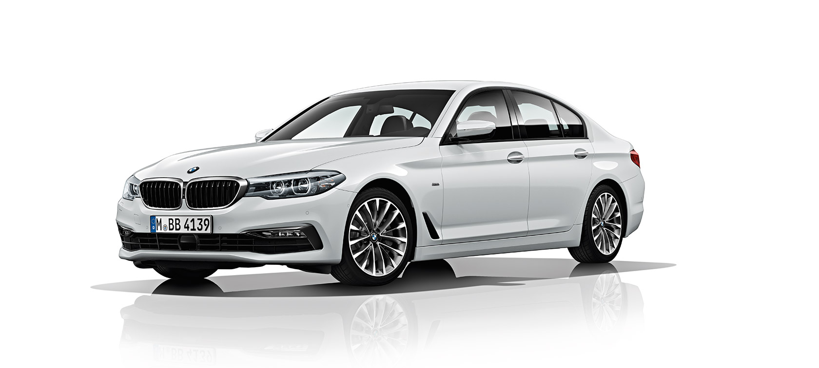BMW serii 5 Limuzyna Trzy czwarte widoku przodu BMW serii 5 Limuzyna w kolorze białym.