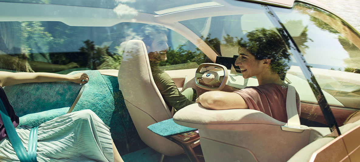 Wnętrze BMW Vision iNext Ilustracja wnętrza samojezdnego auta w przyszłości.