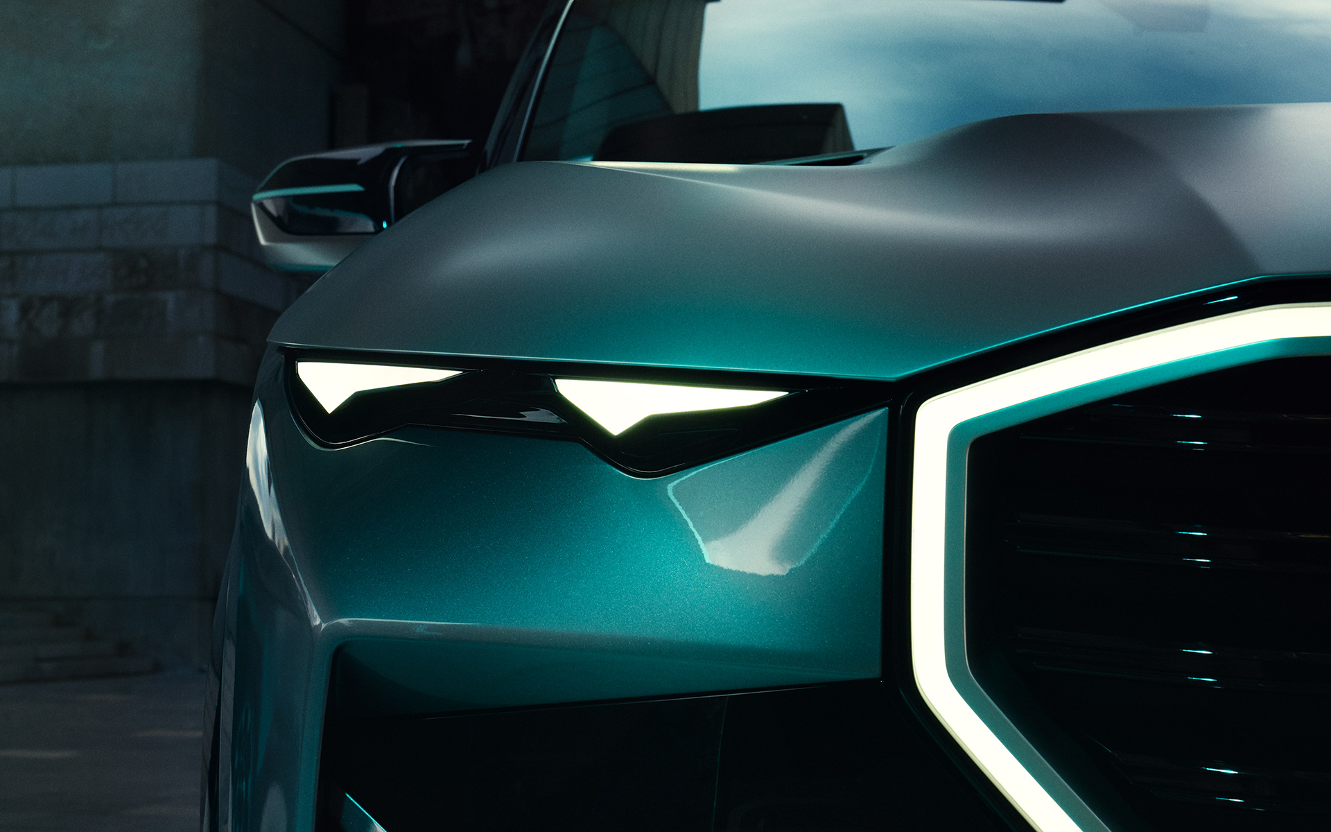 BMW Concept XM (G09) widok z przodu podczas postoju zbliżenie na reflektory BMW Concept XM (G09) widok z przodu podczas postoju zbliżenie na reflektory