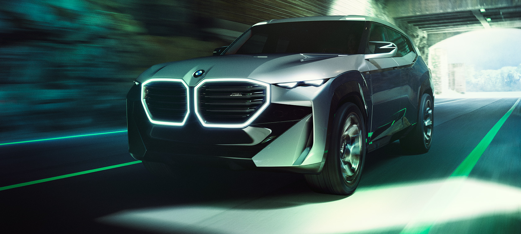 BMW Concept XM (G09) przedni półprofil podczas postoju BMW Concept XM (G09) przedni półprofil podczas postoju
