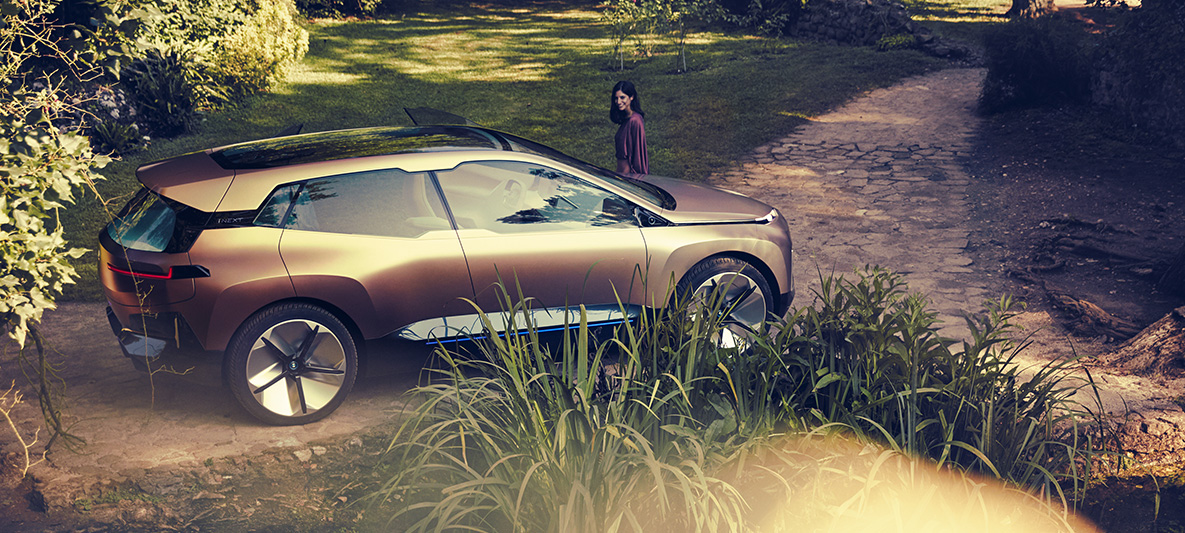 BMW Vision iNEXT z tyłu BMW Vision iNEXT z tyłu
