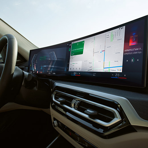 Trasy zoptymalizowane pod kątem ładowania na zakrzywionym wyświetlaczu BMW