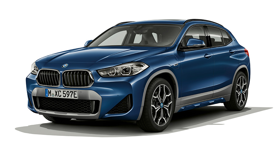 BMW X2 xDrive25e F39 PHEV przedni półprofil podczas postoju