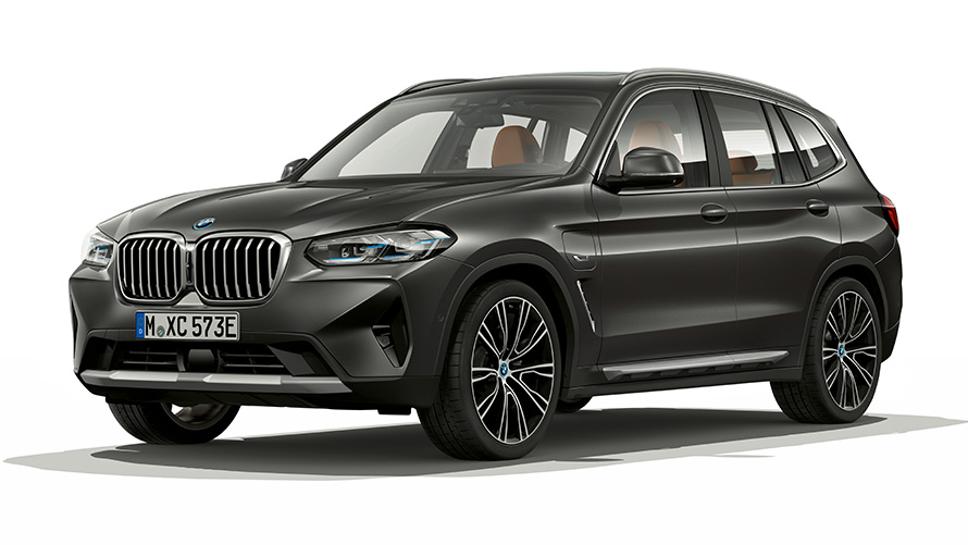 BMW X3 xDrive30e G01 PHEV przedni półprofil podczas postoju