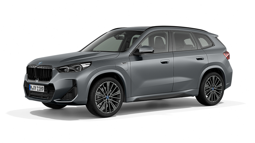 BMW X1 U11 PHEV przedni półprofil podczas postoju