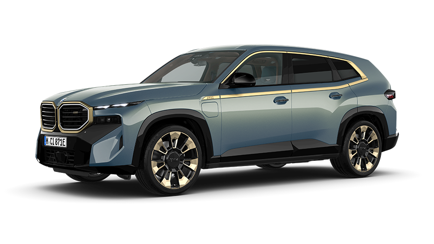 BMW XM G09 3/4 PHEV widok z przodu podczas postoju