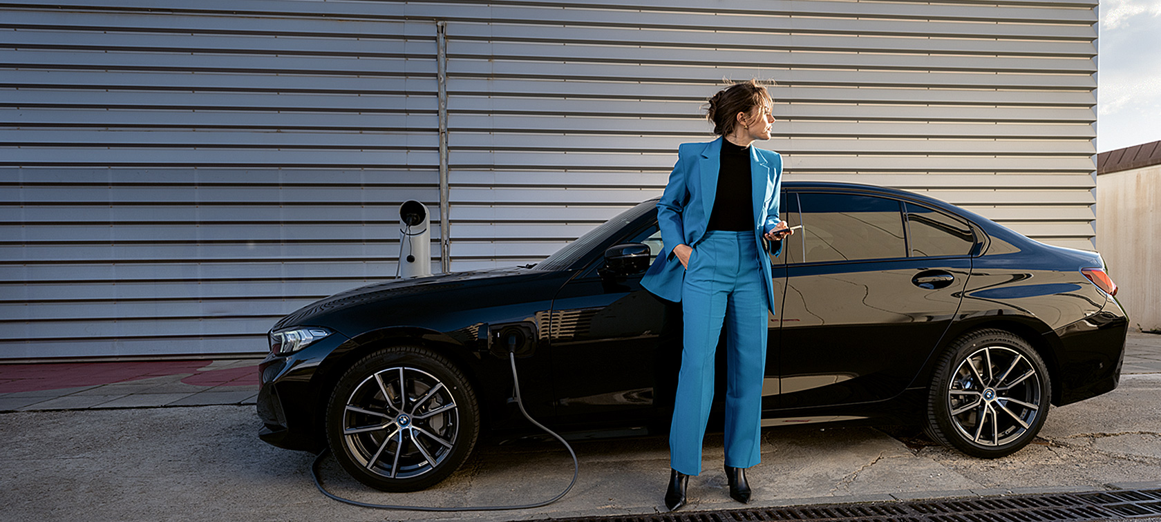 BMW G60 PHEV podczas ładowania