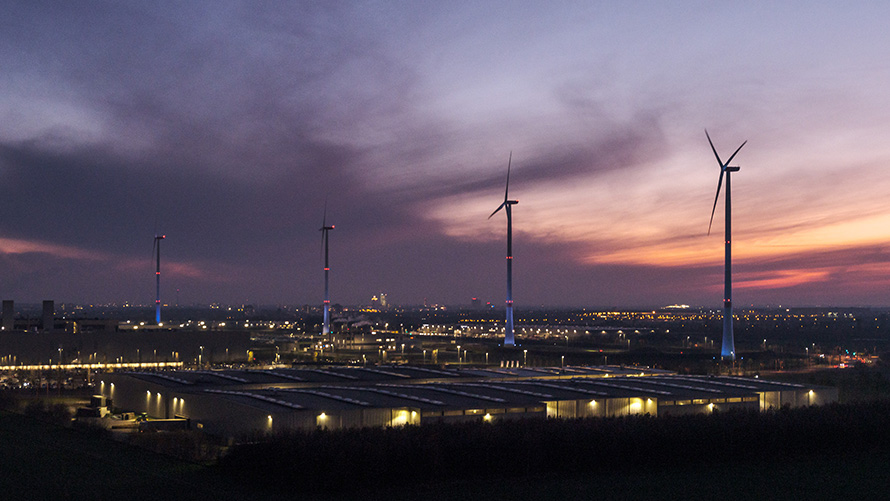 Energia wiatrowa zrównoważony rozwój BMW Zrównoważony rozwój BMW energia wiatrowa zakłady BMW w Lipsku cztery turbiny wiatrowe