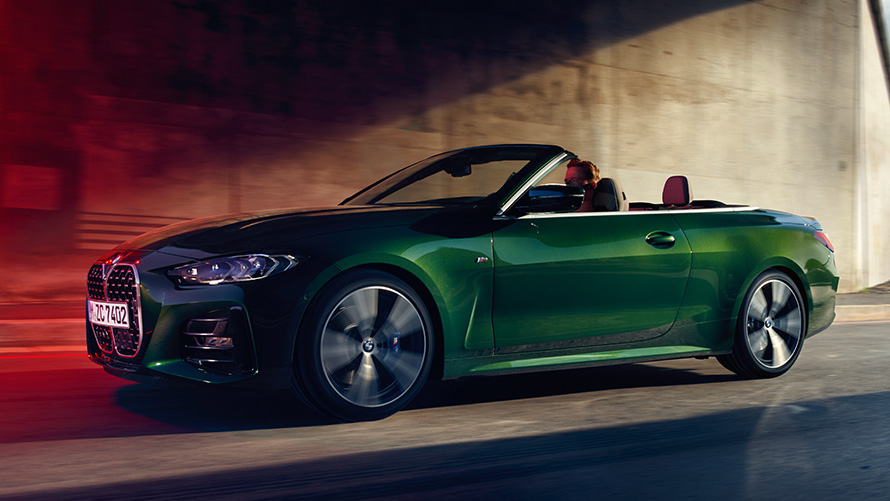 Zdalna aktualizacja oprogramowania 21-03 BMW serii 4 Cabrio podczas jazdy na drodze Zdalna aktualizacja oprogramowania 21-03 BMW serii 4 Cabrio podczas jazdy na drodze półprofil