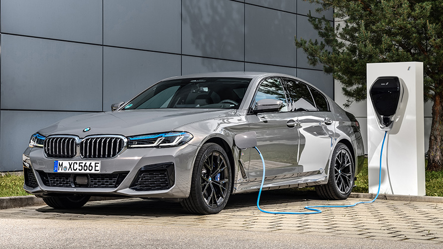 BMW serii 5 Limuzyna ładujące się przy stacji Wallbox Zdalna aktualizacja oprogramowania BMW serii 5 Limuzyna ładujące się przy stacji Wallbox
