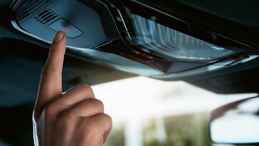 Inteligentne połączenia alarmowe Inteligentne połączenia alarmowe pojawiają się na wyświetlaczu BMW