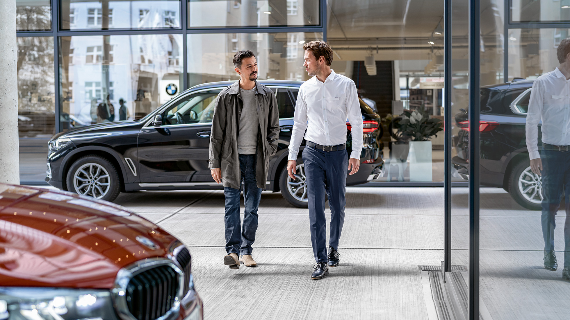 Serwis BMW, oferta serwisowa BMW Serwis BMW, mężczyzna w serwisie BMW