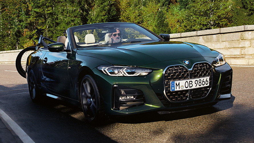 Kompletne koło letnie BMW w BMW serii 4 cabrio (G23) w słonecznej okolicy Kompletne koło letnie BMW w BMW serii 4 cabrio (G23) w słonecznej okolicy