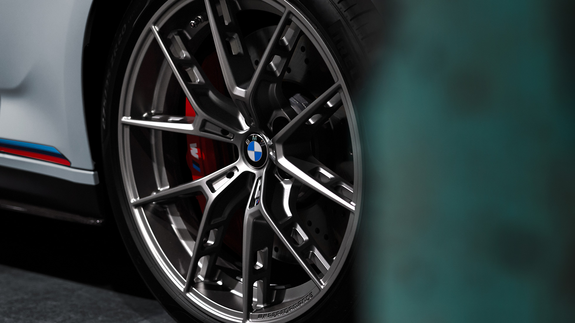 20-calowa kuta obręcz M Performance Y Spoke 863 M w matowym kolorze Ferric Grey zbliżenie Akcesoria BMW M Performance Parts 20-calowa kuta obręcz M Performance Y Spoke 863 M matowy Ferric Grey zbliżenie