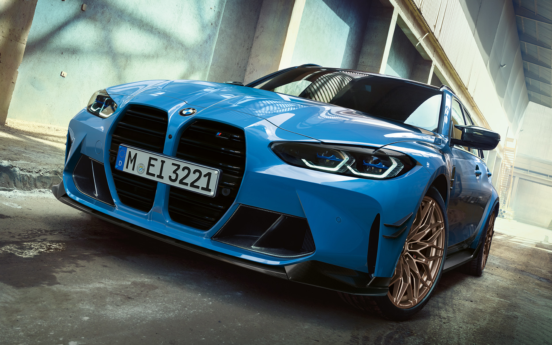 BMW M3 Touring G81 akcesoria BMW M Performance Parts przedni półprofil BMW M3 Touring G81 akcesoria BMW M Performance Parts przedni półprofil podczas jazdy