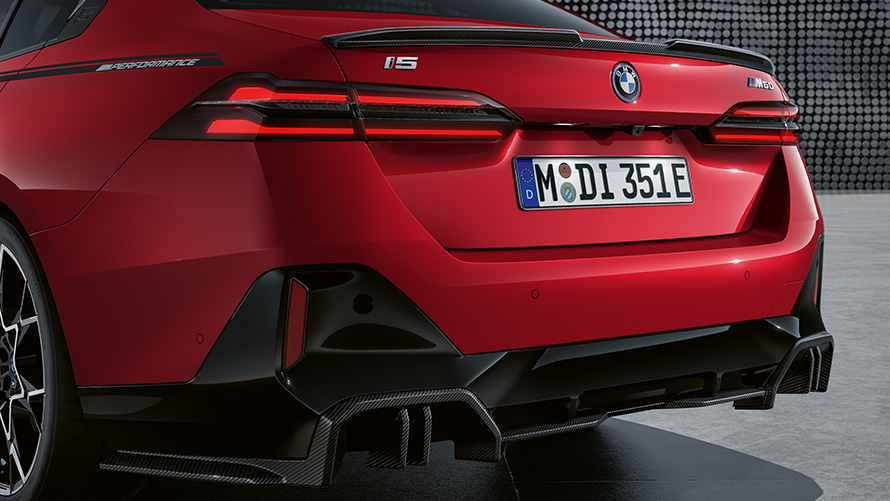 BMW M Performance Parts BMW i5 G60 wstawka dyfuzora tylnego M Performance BMW M Performance Parts 2023 BMW i5 G60 wstawka dyfuzora tylnego M Performance