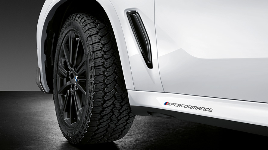 Naklejka z napisem M Performance Akcesoria BMW M Performance Parts, naklejka z napisem M Performance