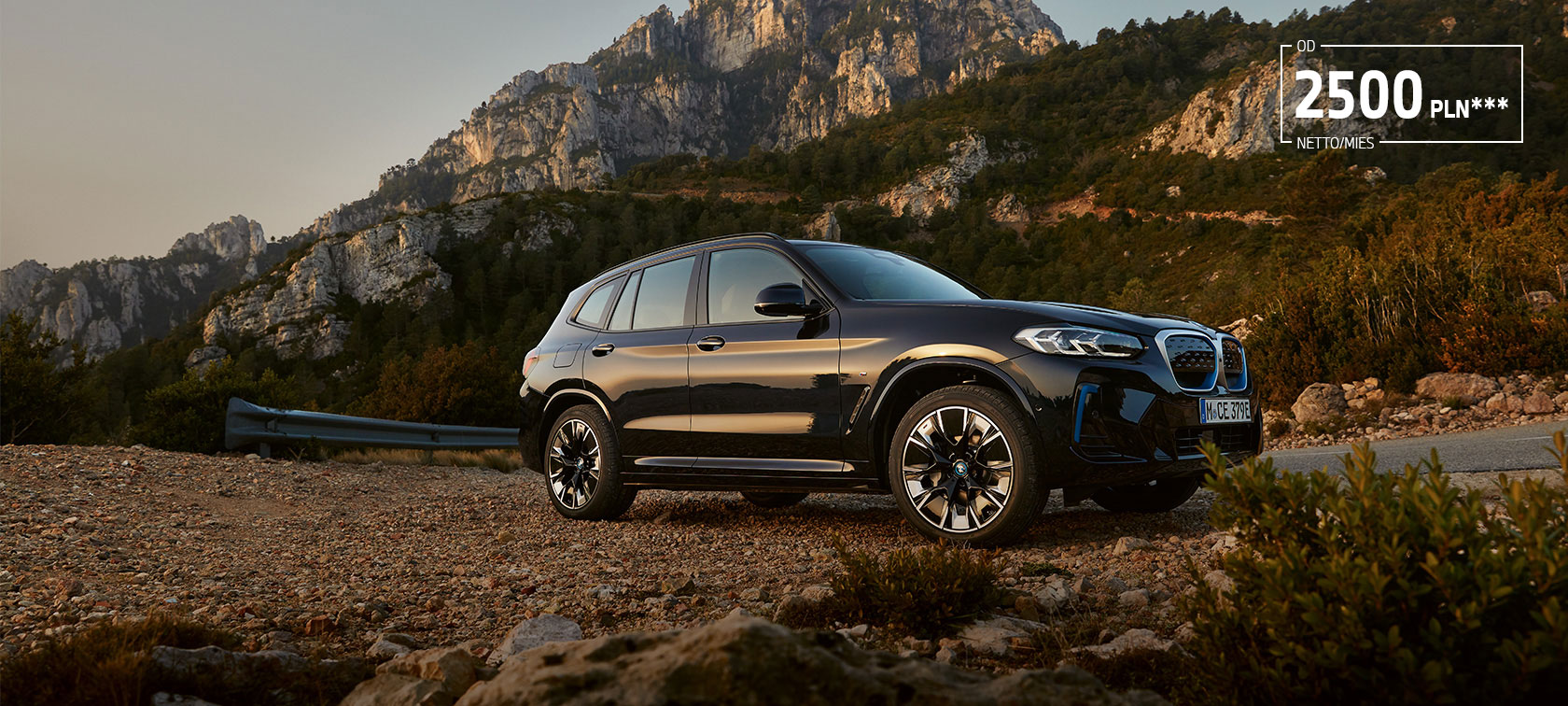 BMW iX3 G08 2021 czarny karbon M widok z boku