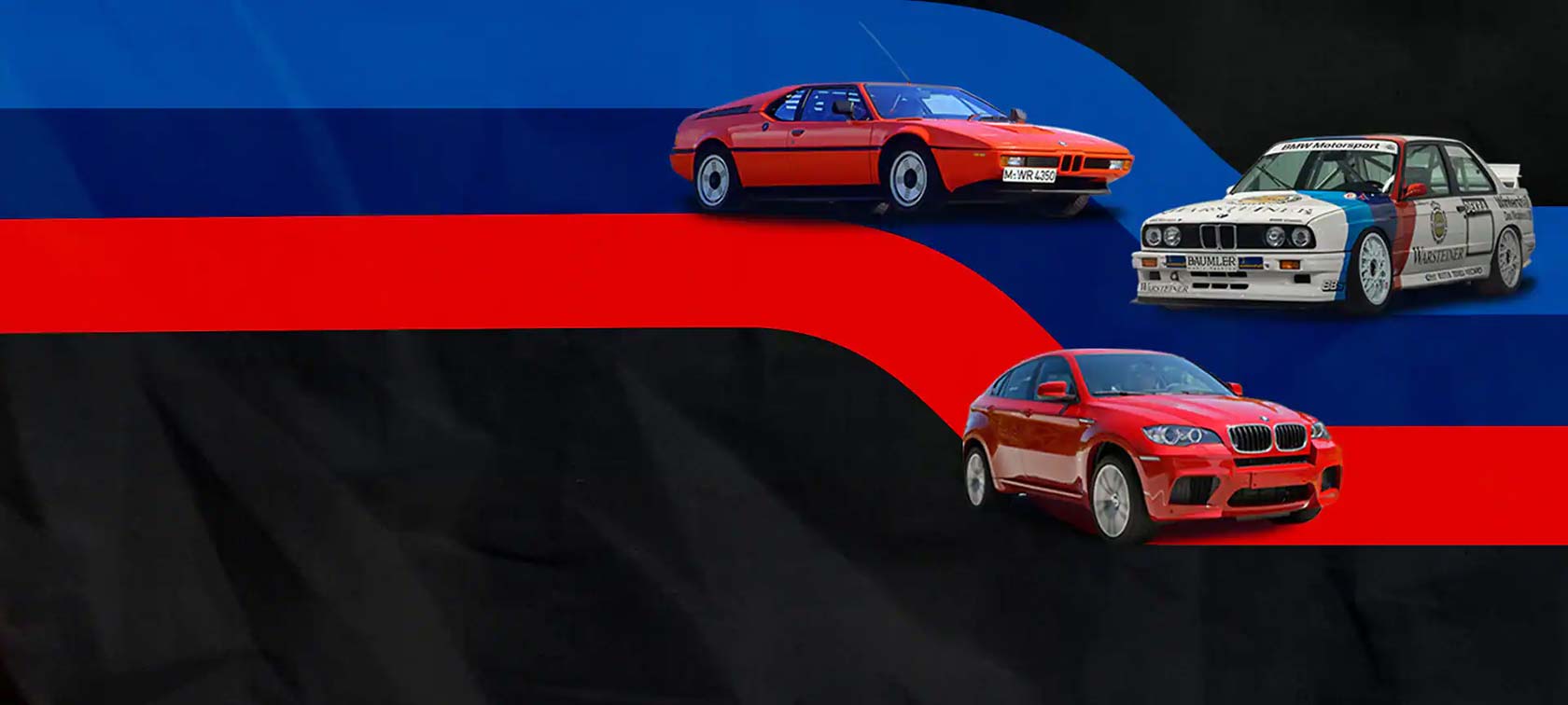 BMW M1 (E26) z 1978 r., BMW M3 (E30) z 1986 r. i; BMW X6 M (E71) z 2009 r. – modele w kolorach BMW M w tle.