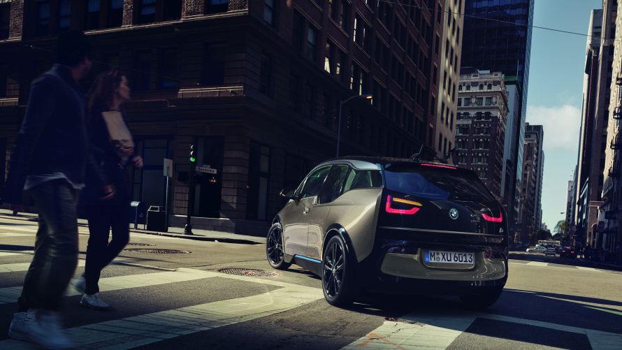 BMW i3 BMW i3 lewy tył jedzie