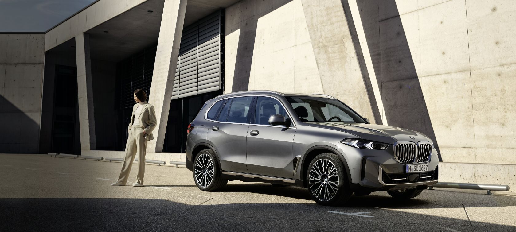 Widok zewnętrzny BMW iX1