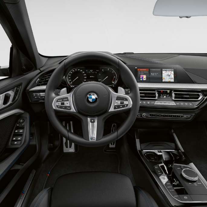 BMW serii 1, model M Sport, kokpit z kierownicą skórzaną M.