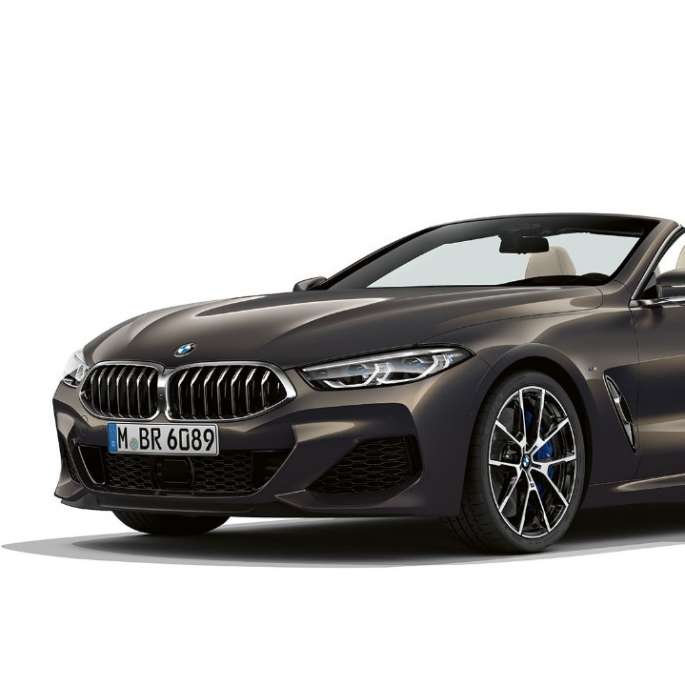 BMW M850i xDrive, szary drawit metalizowany, listwa progowa. BMW M850i xDrive, szary drawit metalizowany, listwa progowa.