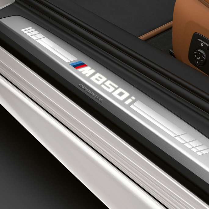 BMW M850i xDrive, biel mineralna metalizowana, rozszerzona tapicerka skórzana BMW Individual Merino w kolorze kości słoniowej. BMW M850i xDrive, biel mineralna metalizowana, rozszerzona tapicerka skórzana BMW Individual Merino w kolorze kości słoniowej.