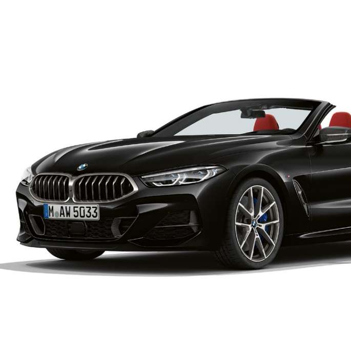 BMW M850i xDrive, czarny karbon metalizowany, listwa progowa. BMW M850i xDrive, czarny karbon metalizowany, listwa progowa.